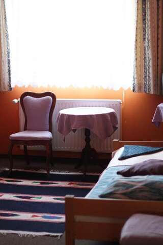 Отели типа «постель и завтрак» Gościniec pod Kłosem Квос Двухместный номер с 2 отдельными кроватями-1
